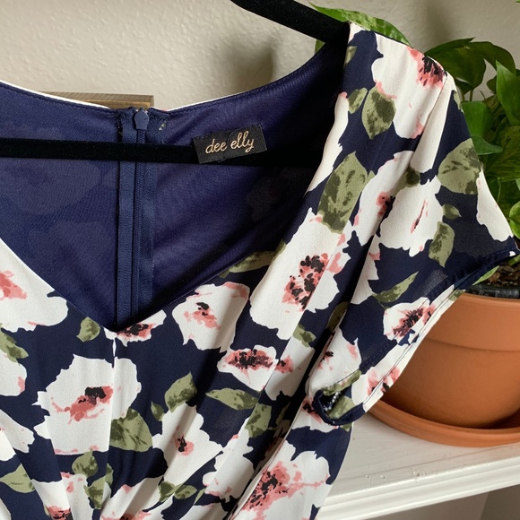 Navy Dee Elly Floral Tie Front Romper - Picture 2 of 8